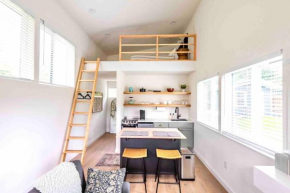 Extended Stay Retreat - Cozy yet Spacious Tiny Gem